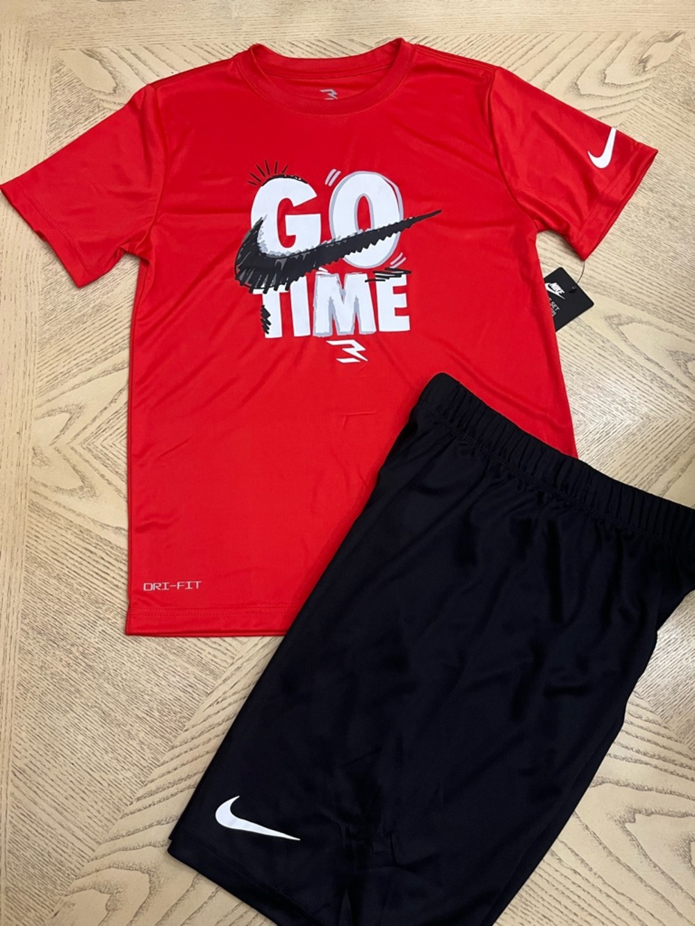 *NWT* Boys Nike Short Sleeve Tee & Shorts Size L